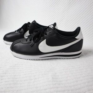 Nike Cortez ‘72 Black and White Leather. Men’s size 9.5